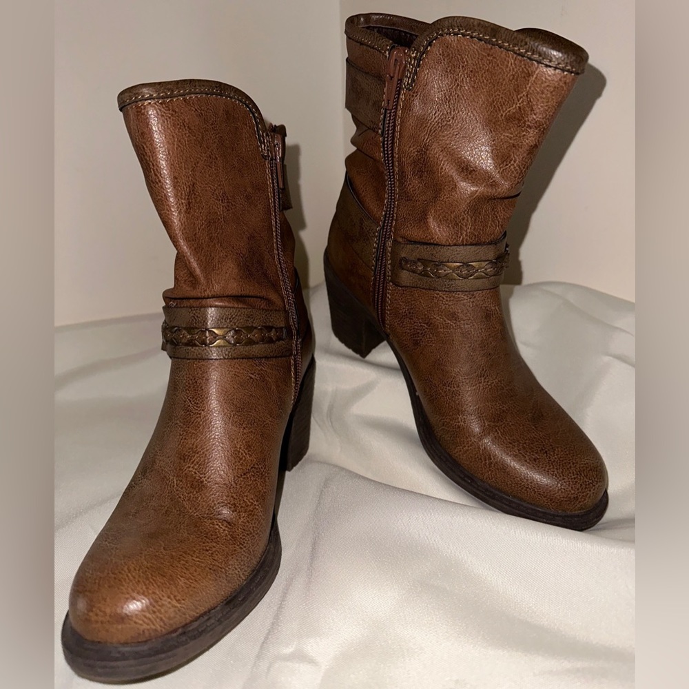 Relativity Brown Faux Leather Heeled Re-Henrick Boots Sz 6.5M‎ Inside Zip Buckle